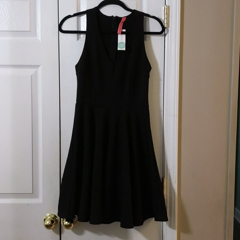 Eight Sixty Addie V neck dress Sz L NWT